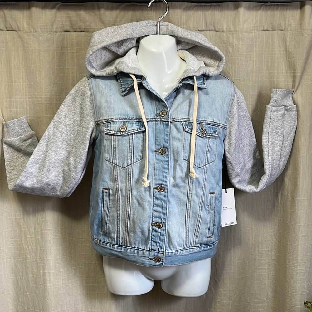 Forever 21 small jean jacket with grey sleeves and detachable hood new with tags